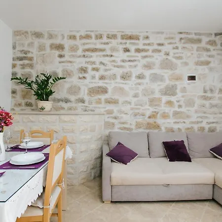 Apartment Dajana Near The